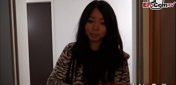  Asiatische Studentin geht in deutschland ihrem Freund fremd und macht Gesichtsbesamung